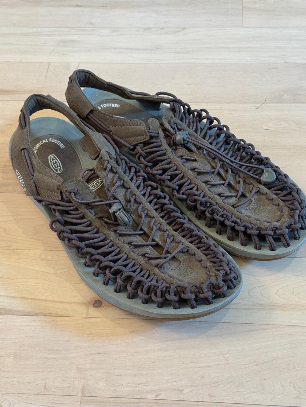 Keen Men's Uneek sandals-Olive Green-Size 13